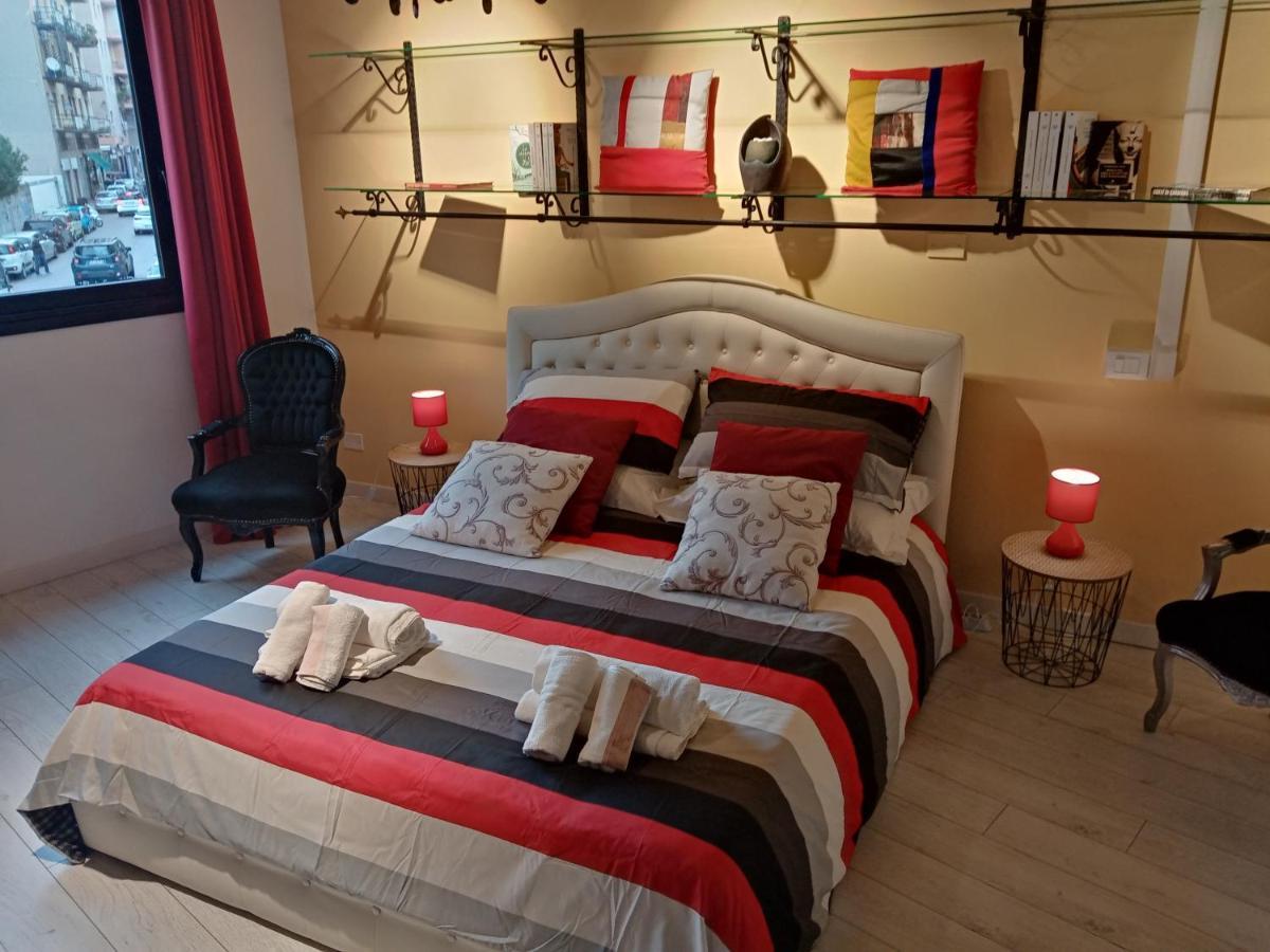 Einaudi 56 Guest House Cagliari Extérieur photo
