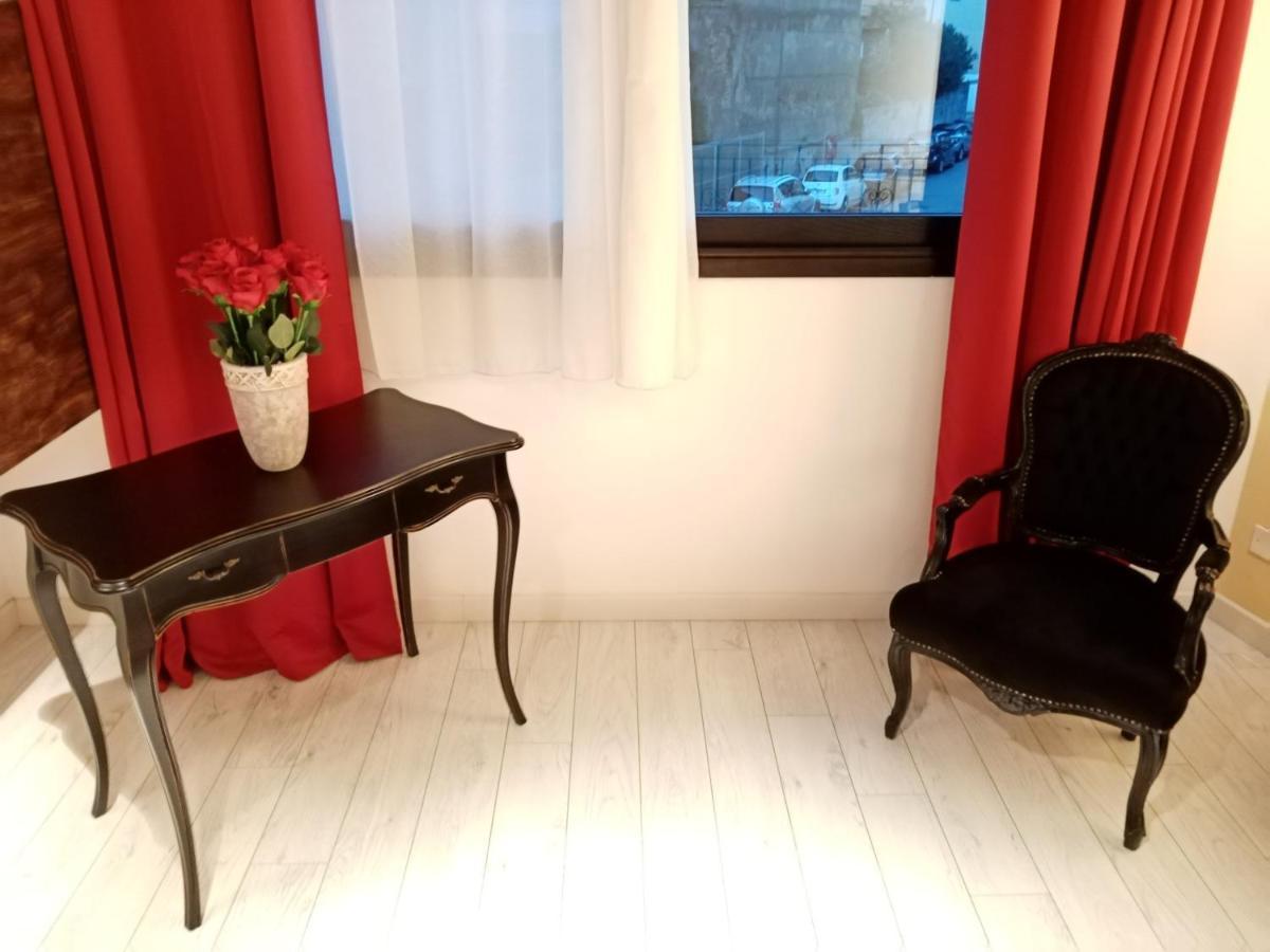 Einaudi 56 Guest House Cagliari Extérieur photo